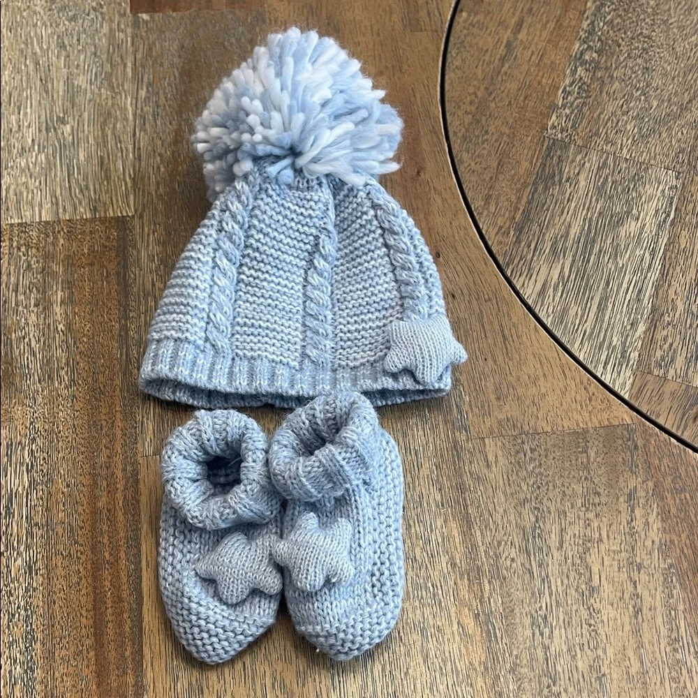Cozy Blue Knit Baby Hat and Booties Set Star Pom Pom Newborn‎ Beanie